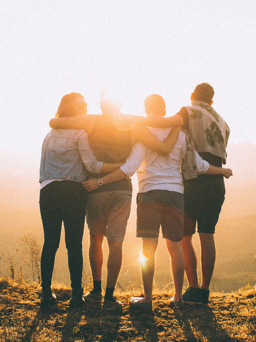 Famille réunie en extérieur